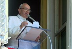 Tengamos fija la mirada en Jesús para renunciar a toda violencia, Papa Francisco en el ángelus