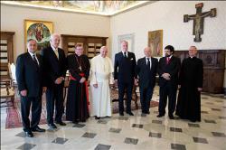 Papa Francisco: judíos y cristianos aunados por anhelo de paz, líderes mundiales deben evitar guerra
