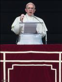 “Si vivimos según la ley del ‘ojo por ojo, diente por diente', no salimos de la espiral del mal, el Papa a la hora del ángelus dominical