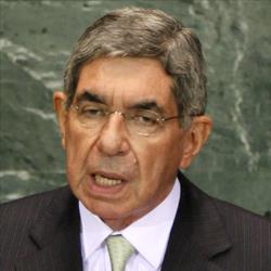 Orgulloso de que el Papa hable con tanta fuerza de la Paz , Nobel Arias Sánchez