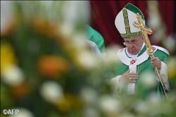 A la hora del ángelus el Papa invita a rezar una vez más por la paz en Siria y Oriente Medio