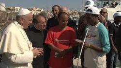 Papa, Lampedusa: Es una vergüenza! Nunca más símiles tragedias