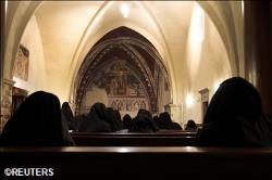 Que el monasterio no sea un Purgatorio, sino una familia, dice el Papa a las monjas de clausura, en la Basílica de Santa Clara