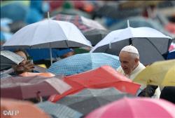 ¿Qué significa que la Iglesia es católica? El Papa en la audiencia