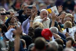 Recemos para que la luz y paz de Cristo llegue a Oriente Medio y todos los confines de la Tierra, pide Papa Francisco