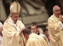 “El episcopado es un servicio, no un honor”: el Papa Francisco ordenó en la Basílica de san Pedro a dos obispos