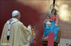 Recemos por los que han muerto y los que se salvaron, pide el Papa