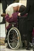 El Papa exhorta a una asistencia sanitaria para la gente mayor de dignidad y de libertad, lejos de la cerrazón y la tortura del silencio