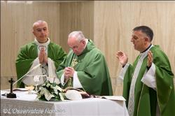 El momento es del hombre, el tiempo es de Dios que lo ilumina con la esperanza, dice el Papa