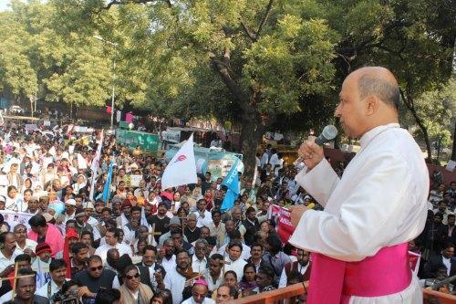 arbp-anil-couto-of-delhi-addresses-protesetrs.jpg