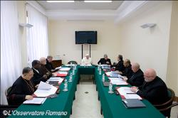 El Consejo de 8 cardenales que asisten al Papa preparan una nueva Constitución para la Curia