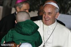 A los pequeños pacientes del “Hospital del Papa”, Francisco les dijo que Jesús está siempre junto a ellos