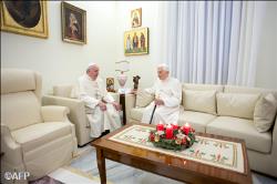 Visita y felicitaciones navideñas del Papa Francisco a Benedicto XVI