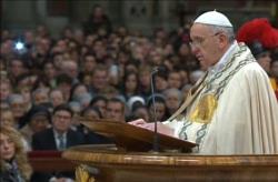 Concluimos el año del Señor 2013 agradeciendo y pidiendo perdón, dice el Papa al celebrar las primeras vísperas de la Solemnidad de María Santísima Madre de Dios