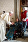 Al recibir a la honorable Ileana Argentin, el Papa anima a que se superen las barreras que obstaculizan a las personas minusválidas