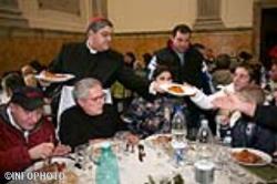 Cena de solidaridad para los pobres de la parroquia pontificia de santa Ana