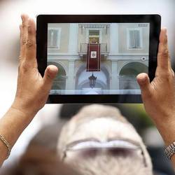 PAPA: NON MANCHI A NESSUNO PANE NECESSARIO A VITA DIGNITOSA